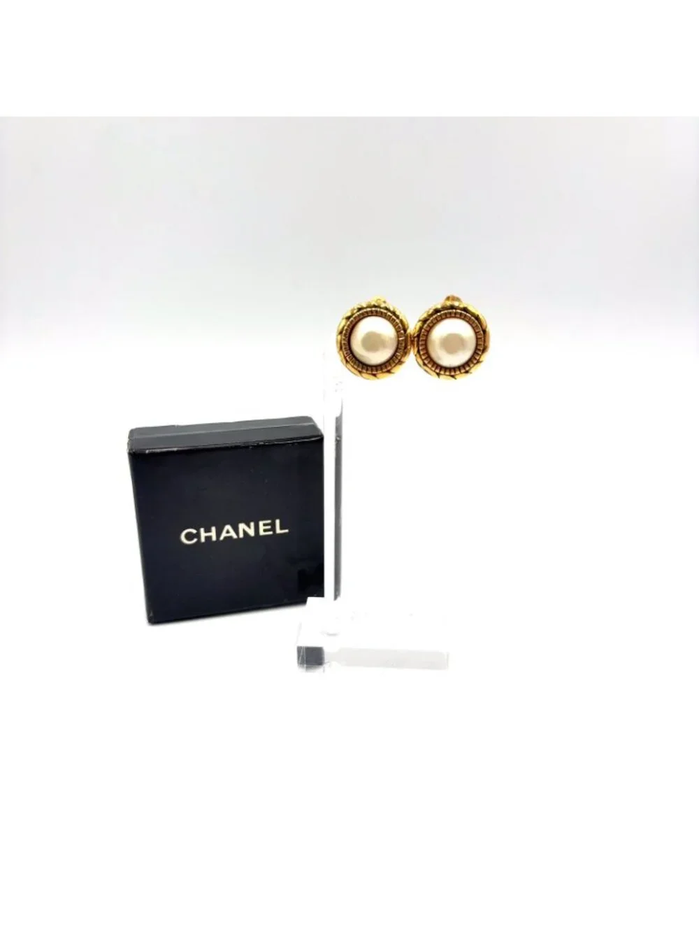 Chanel Pearl Motif Circle Faux Off White Gold Earrings